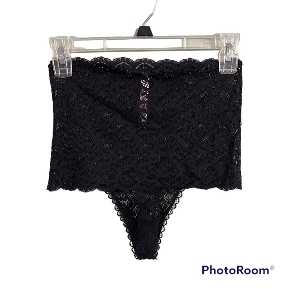Victoria’s Secret size S/P black lace thong/string panties - Picture 8 of 8